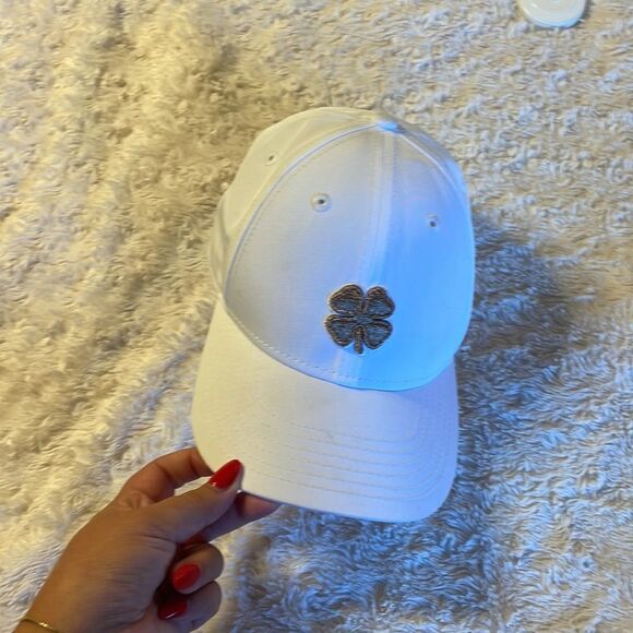 RARE Black clover white baseball cap - Picture 3 of 6